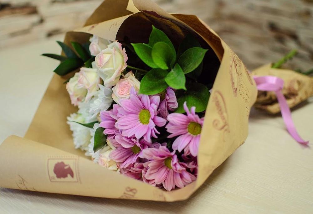 Букет цветов из: Розы и Хризантемы в Первомайском Алтайского края