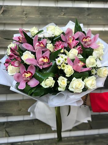 Букет цветов из: Розы и Хризантемы в Первомайском Алтайского края