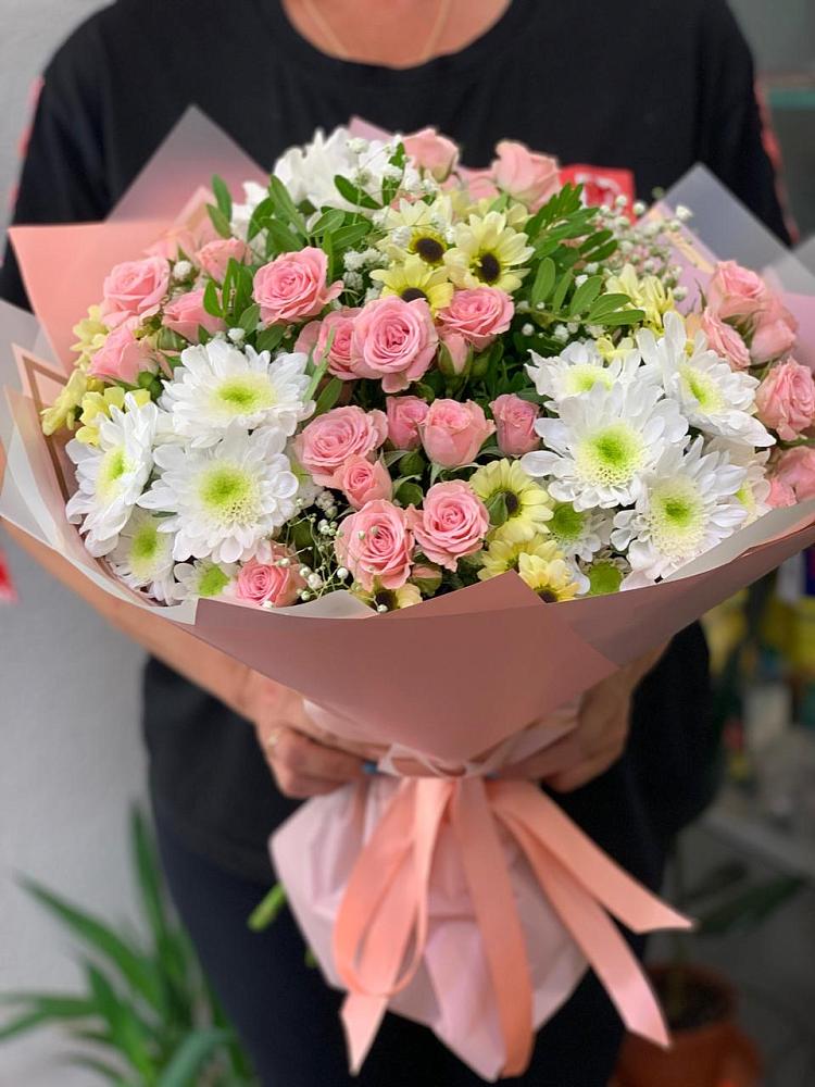 Букет цветов из: Розы и Хризантемы в Первомайском Алтайского края