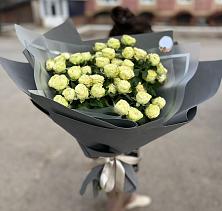 Букет Белые кустовые розы Солинеро в Первомайском Алтайского края
