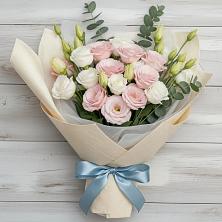 Букет цветов из:  Лизиантусы в Первомайском Алтайского края