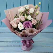 Букет цветов из:  Розы и Лизиантусы в Первомайском Алтайского края