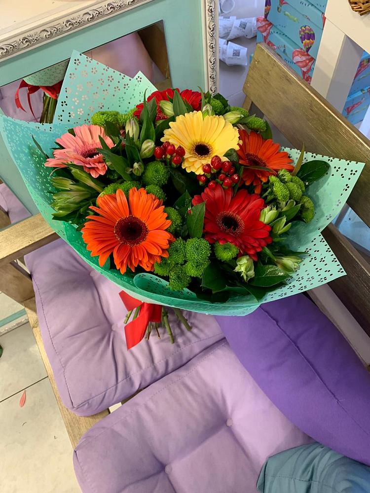 Букет цветов из: Герберы, Хризантемы и Альстромерии в Первомайском Алтайского края