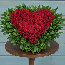 Цветочная композиция из Розы в виде сердца в Первомайском Алтайского края