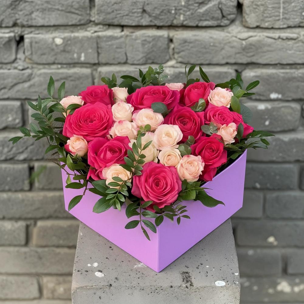 Цветочная композиция из Розы в коробке в Первомайском Алтайского края