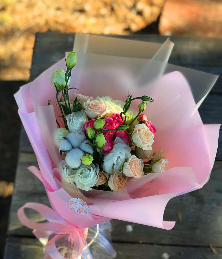 Букет цветов из: Розы и Лизиантусы в Первомайском Алтайского края