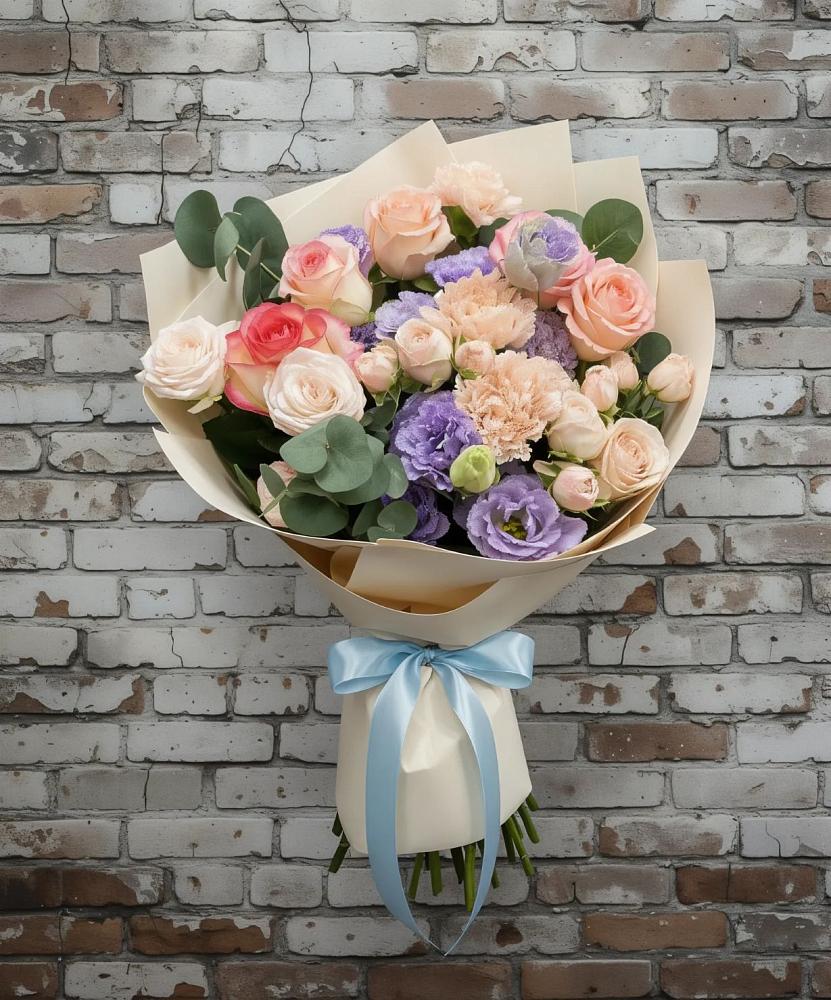 Букет цветов из: Розы, Лизиантусы и Гвоздики в Первомайском Алтайского края