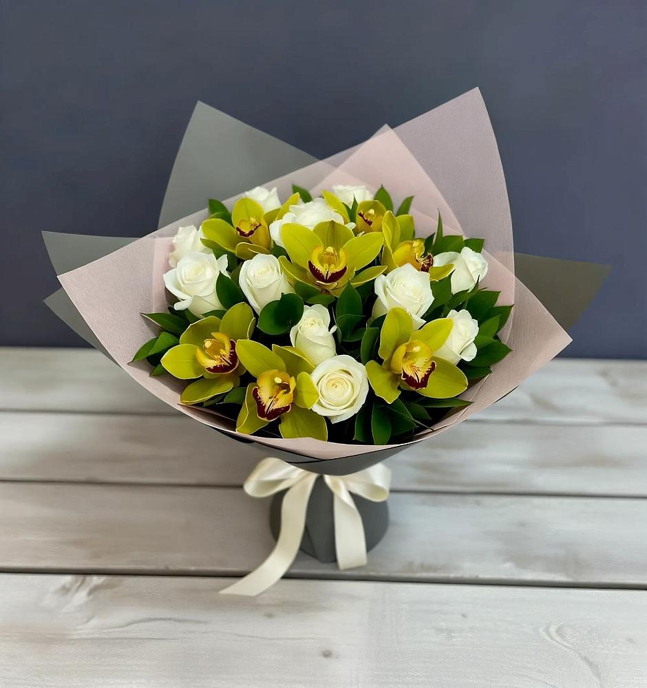 Букет цветов из: Орхидеи и Розы в Первомайском Алтайского края