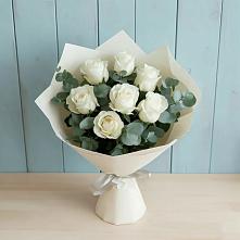 Букет Белые розы в Эвкалипте в Первомайском Алтайского края