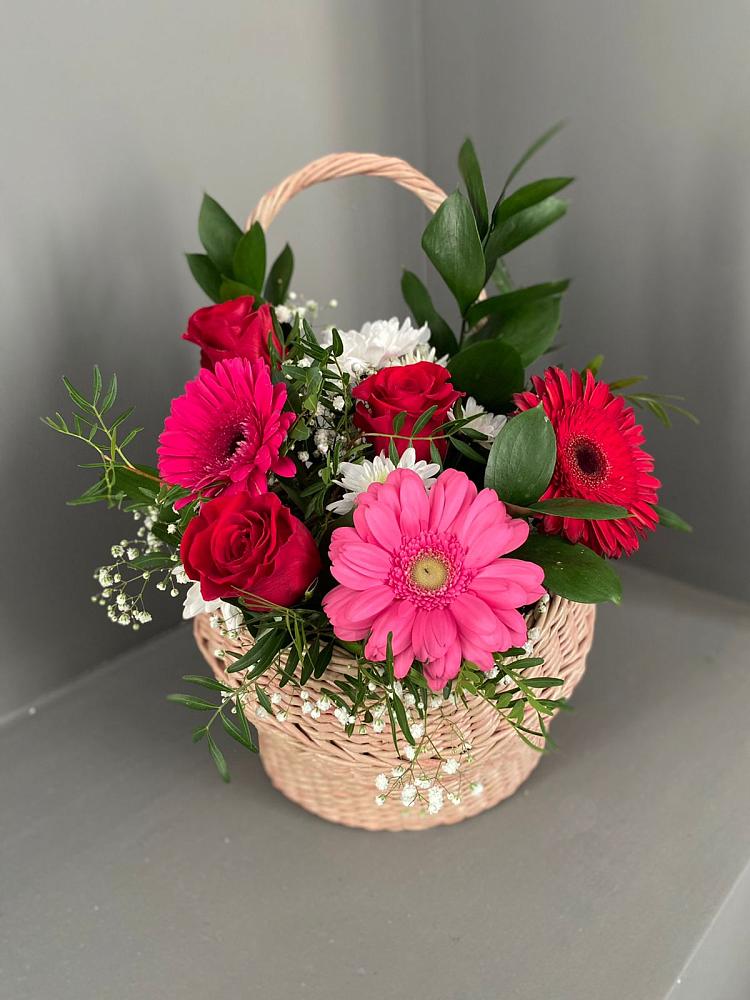 Цветочная композиция из Розы, Хризантемы и Герберы в корзине в Первомайском Алтайского края