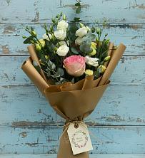Букет цветов из:  Розы и Лизиантусы в Первомайском Алтайского края