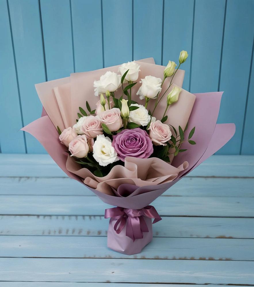 Букет цветов из: Розы и Лизиантусы в Первомайском Алтайского края